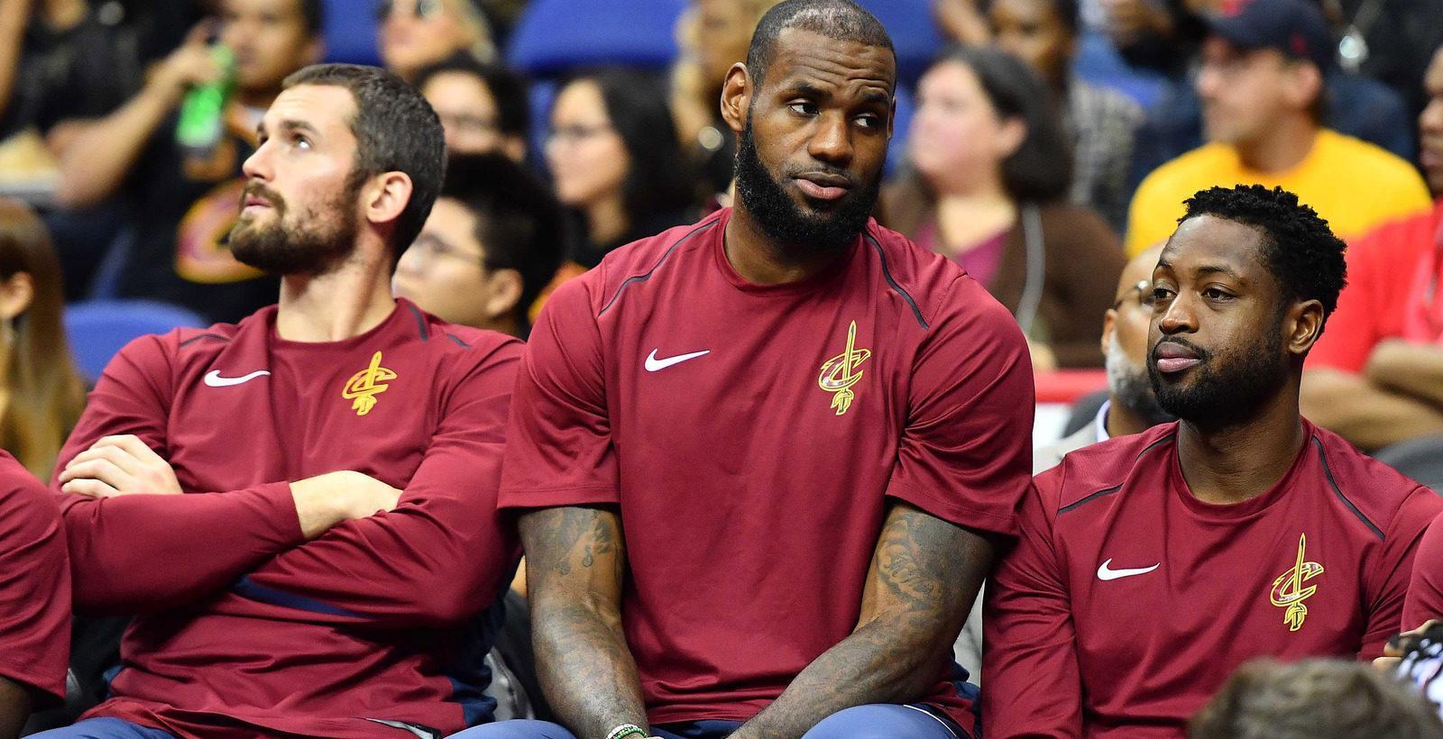 法兰克福迎法联杯关键赛,加时末段外线爆发,更衣室稳定,轮换策略被讨论  法兰克福迎法联杯关键赛,加时末段外线爆发,更衣室稳定,轮换策略被讨论