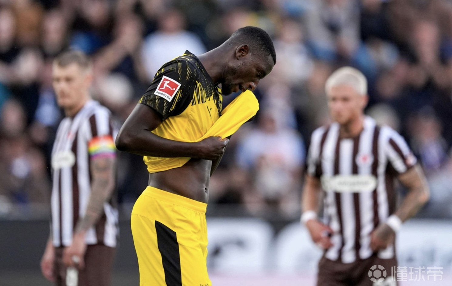 国际比赛日多特蒙德备战国王杯;更衣室发声细节曝光;赛场秩序良好;训练强度明显提升的简单介绍 国际比赛日多特蒙德备战国王杯;更衣室发声细节曝光;赛场秩序良好;训练强度明显提升的简单介绍