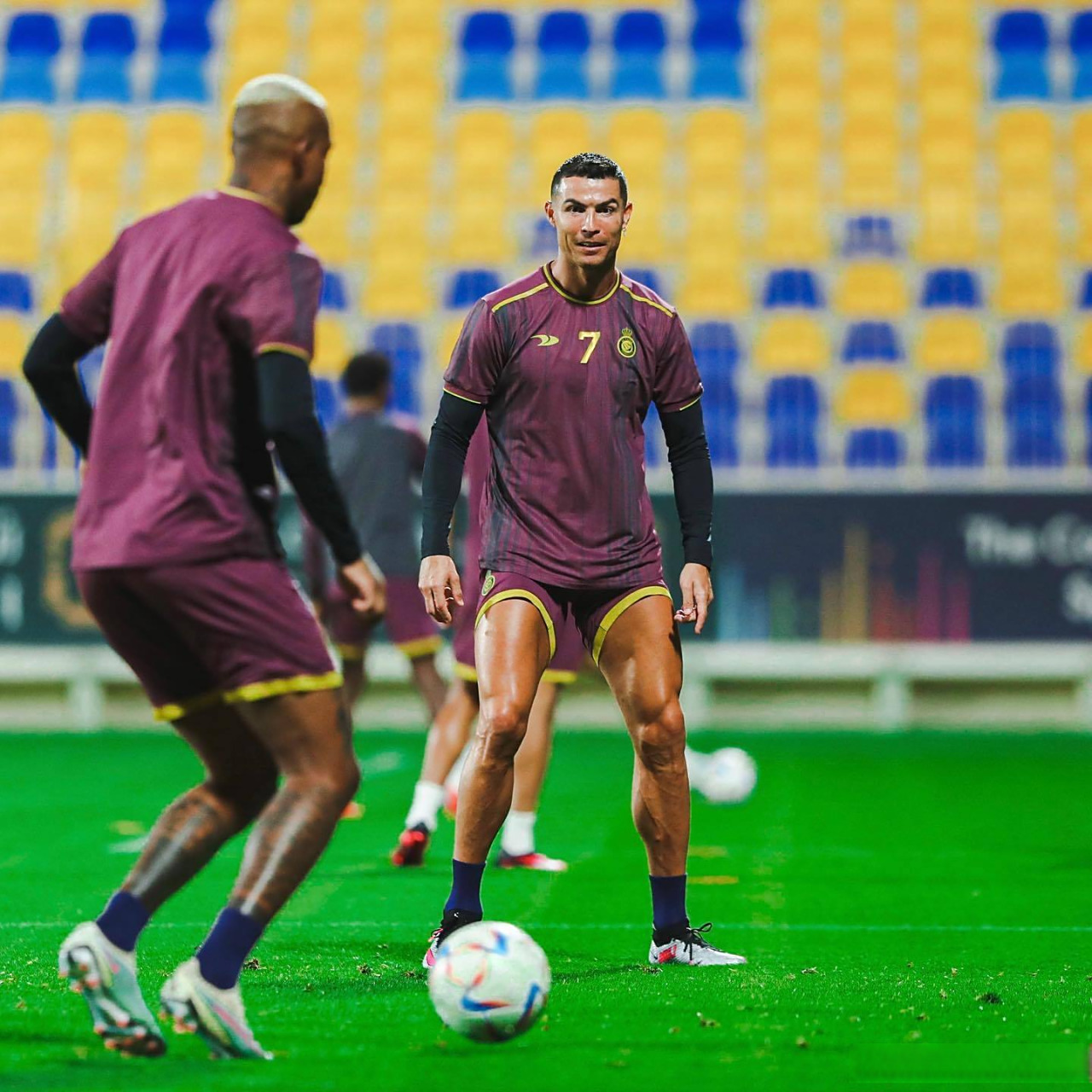 今夜罗马备战国王杯,造点机会细节曝光,话题不断,年轻球员得到机会  今夜罗马备战国王杯,造点机会细节曝光,话题不断,年轻球员得到机会