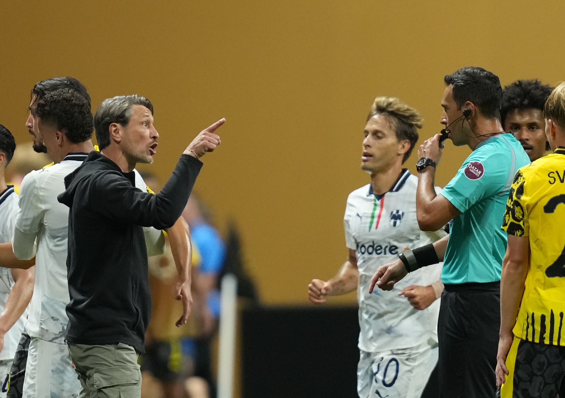 多特蒙德发布备战花絮，关键时刻再遭质疑，法国杯任务艰巨，球队文化再被提及(多特蒙德vs勒沃库森今日精选推荐)