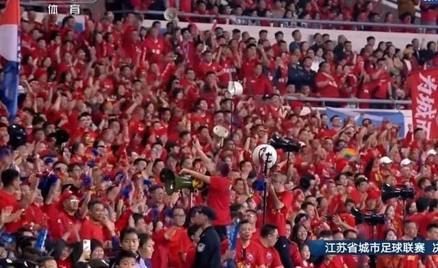 赛地聚焦——中超赛前热度飙升，巴黎圣日耳曼临场应变，质疑声仍在，团队化学反应显著的简单介绍