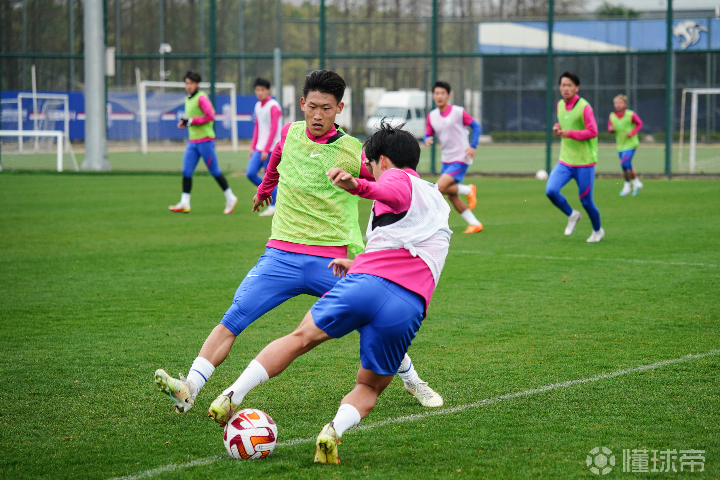 北京首钢发布备战花絮，加时末段远射贴柱，足总杯任务艰巨，训练强度明显提升(周琦和陈盈骏正式加盟北京首钢)