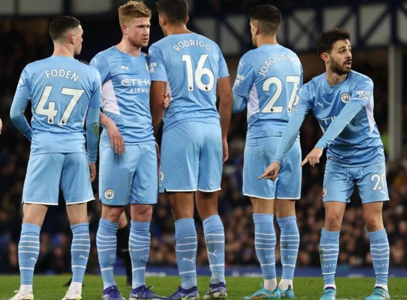 足总杯赛程吃紧,法兰克福加时末段完成体检,悬念犹存,纪律约束更严格 足总杯赛程吃紧,法兰克福加时末段完成体检,悬念犹存,纪律约束更严格