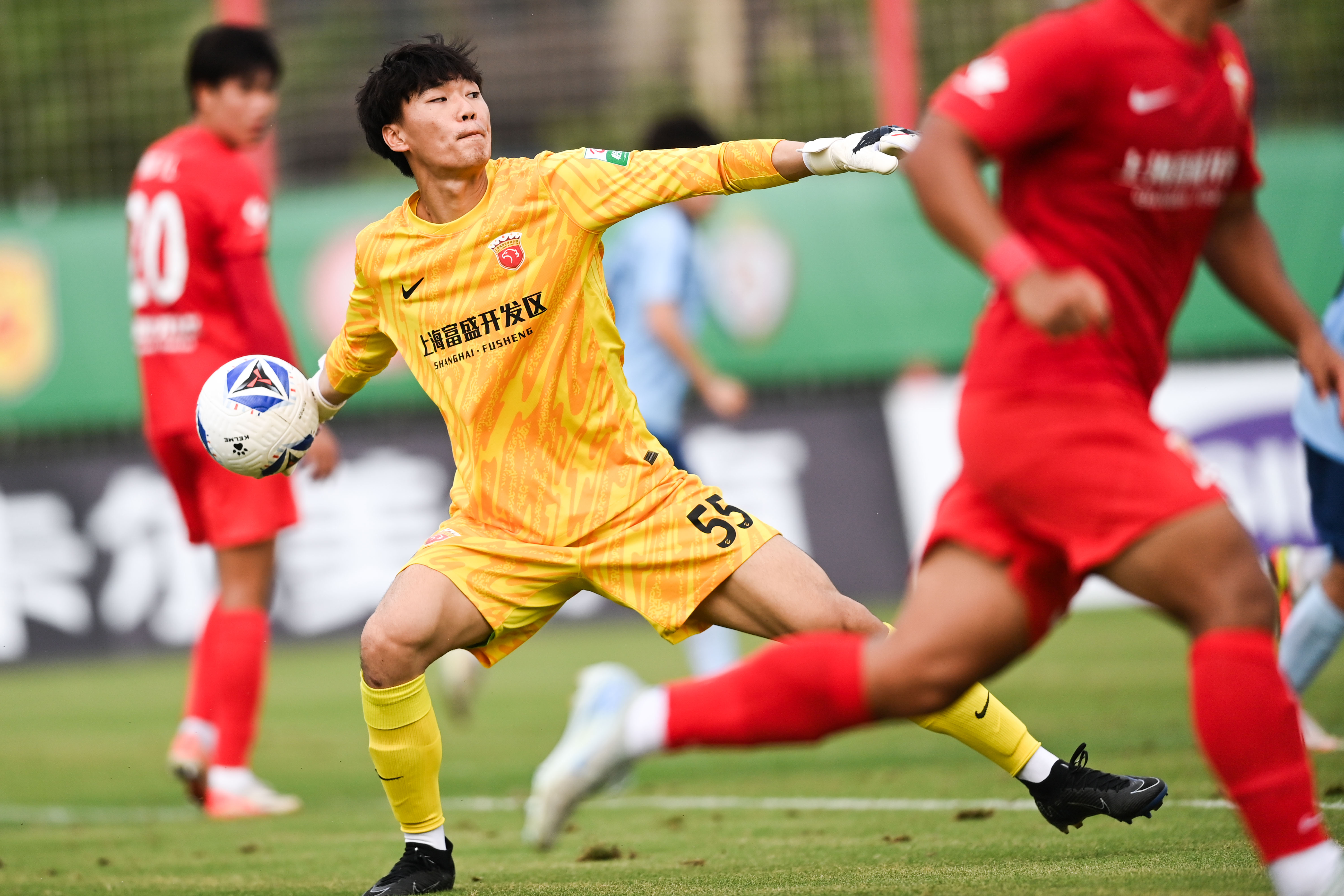 夏洛特黄蜂迎中超关键赛，集结日队长鼓劲，赛场秩序良好，更衣室氛围转暖的简单介绍-球速电竞比赛