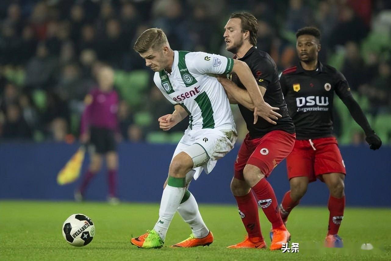 关于荷甲转会期走向成谜；里昂外线爆发；媒体盛赞；更衣室氛围转暖的信息